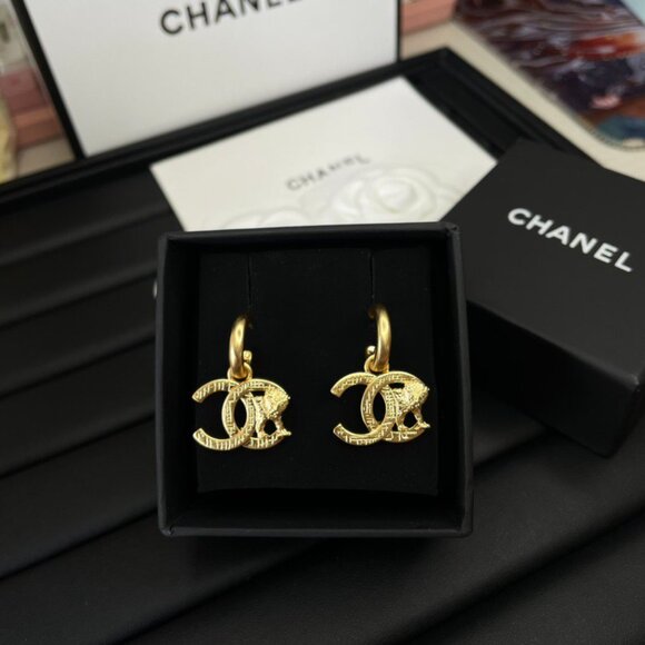 CHANEL Women's Metal Earrings Gold - Picture 2 of 6